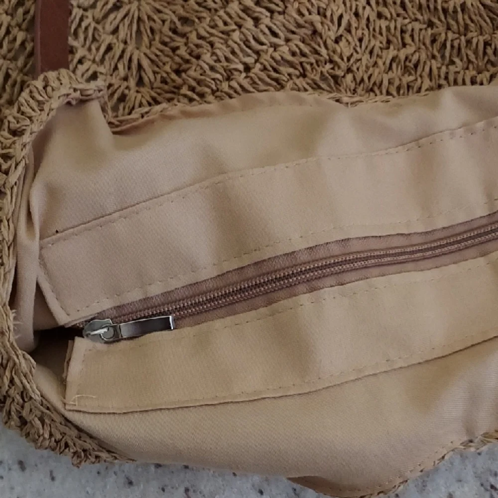 Stylish Tan Woven Handbag - Picture 7 of 9